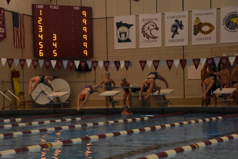 Hamline students and alumni competing with each other at the annual Burgundy-Gray/Alumni Meet on Saturday, Oct. 4. The season officially begins on Saturday, Oct. 17 at the Hamline Pentathlon.